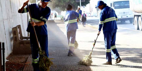 Em 2018, prefeitura já varreu 2,5 mil km de ruas e recolheu 18,5 mil toneladas de entulhos