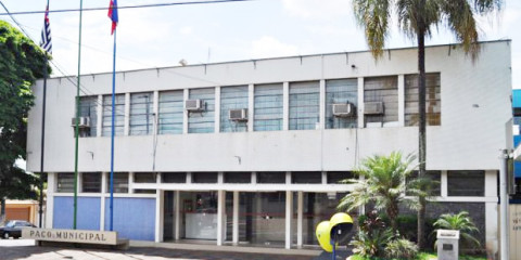 Prefeitura tem ponto facultativo na segunda-feira e meio expediente na quarta