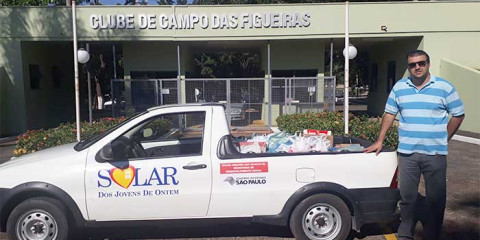 Clube de Campo das Figueiras faz entrega de leite para o Solar dos Jovens de Ontem