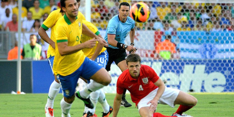 Brasil empata com a Inglaterra em jogo teste do novo Maracanã