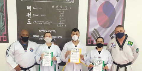 Mais três alunos se graduaram na Academia Osni Martins de Taekwondo
