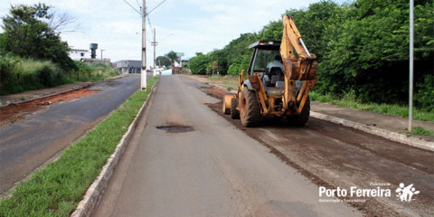 Departamento de Obras inicia recuperação de pavimento da avenida Arcyr Giaretta Barcellos