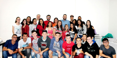 Jovens participantes da segunda turma do Time do Emprego receberam certificados de conclusão