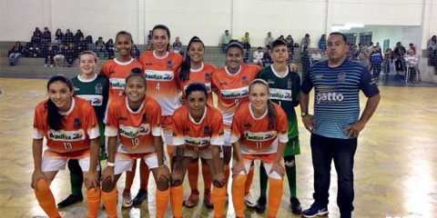 Equipe feminina de futsal supera ansiedade da estreia e vence pela Copa Record