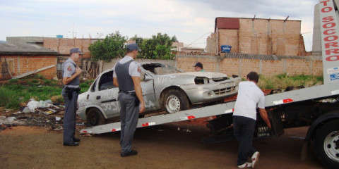 Parceria entre Prefeitura e Polícia Militar retira veículos em estado de abandono das ruas