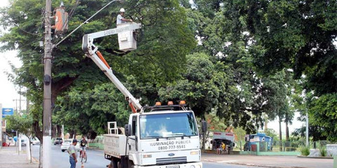 Iluminação Pública: Secretaria de Obras vai atender temporariamente aos pedidos de reparos