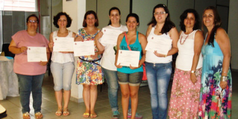 Departamento de Educação faz entrega de certificados de cursos a educadores