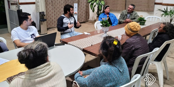 Reunião de comissão com catadores de recicláveis discute ações do projeto de coleta seletiva