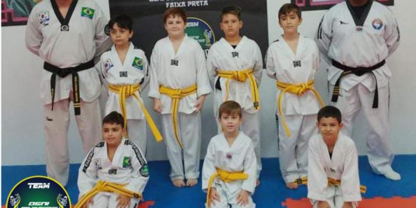 Na última quinta-feira (05) a Academia Osni Martins de Taekwondo em Porto Ferreira, realizou mais uma exame de graduação para alunos.