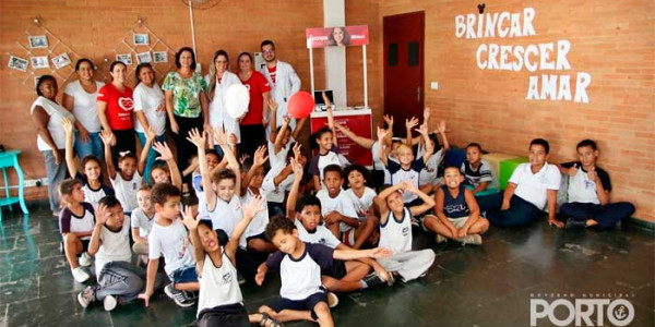 Ótica realiza "Projeto Diniz Social" com crianças do Serviço Espaço Amigo