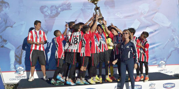 Escola de Futebol do Clube de Campo/Botafogo é 2ª colocada na Copa das Nações da Danone