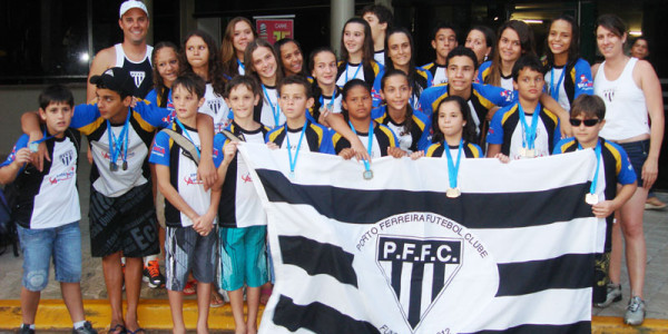 Equipe de Natação do PFFC conquista 39 medalhas no 9º Torneio Regional Pré Mirim a Sênior