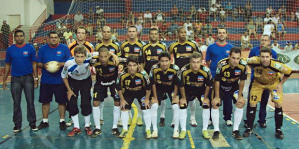 Equipe de Porto Ferreira joga contra Franca em mais uma partida da Copa Record de Futsal 