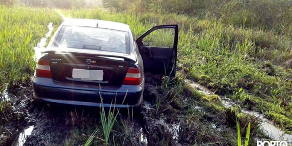 GCM localiza carro furtado e apreende arma de fogo