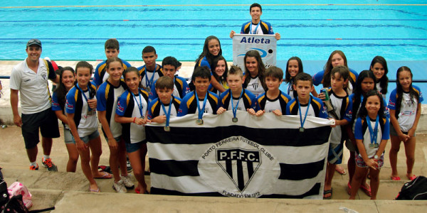 Equipe de natação PFFC conquista 31 medalhas