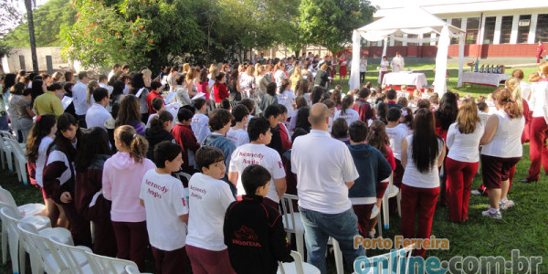 Homenagem ao “Dia das Mães” no Colégio John Kennedy