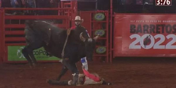 Peão é pisoteado por touro durante Rodeio de Barretos