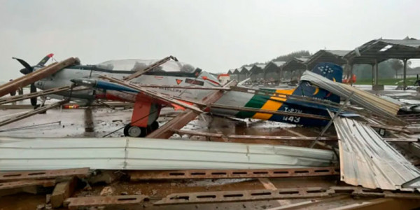 Temporal em Pirassununga destrói hangares e danifica aeronaves da Academia da Força Aérea