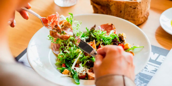 O que comer no verão? Veja dicas para se alimentar bem na estação